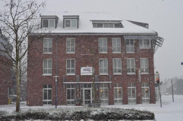 Hotel Zum Deutschen Eck Meerbusch Exterior photo