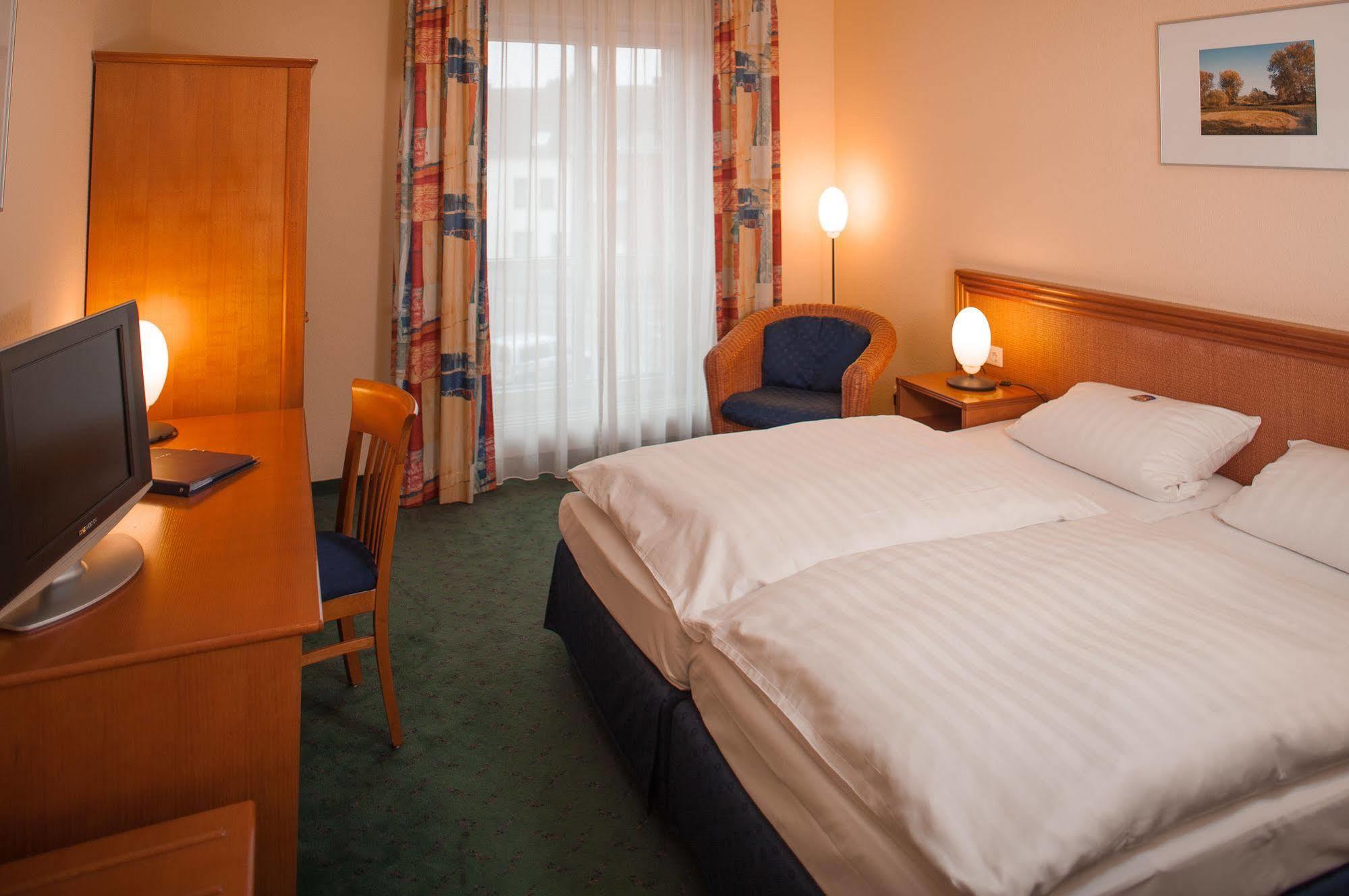 Hotel Zum Deutschen Eck Meerbusch Exterior photo