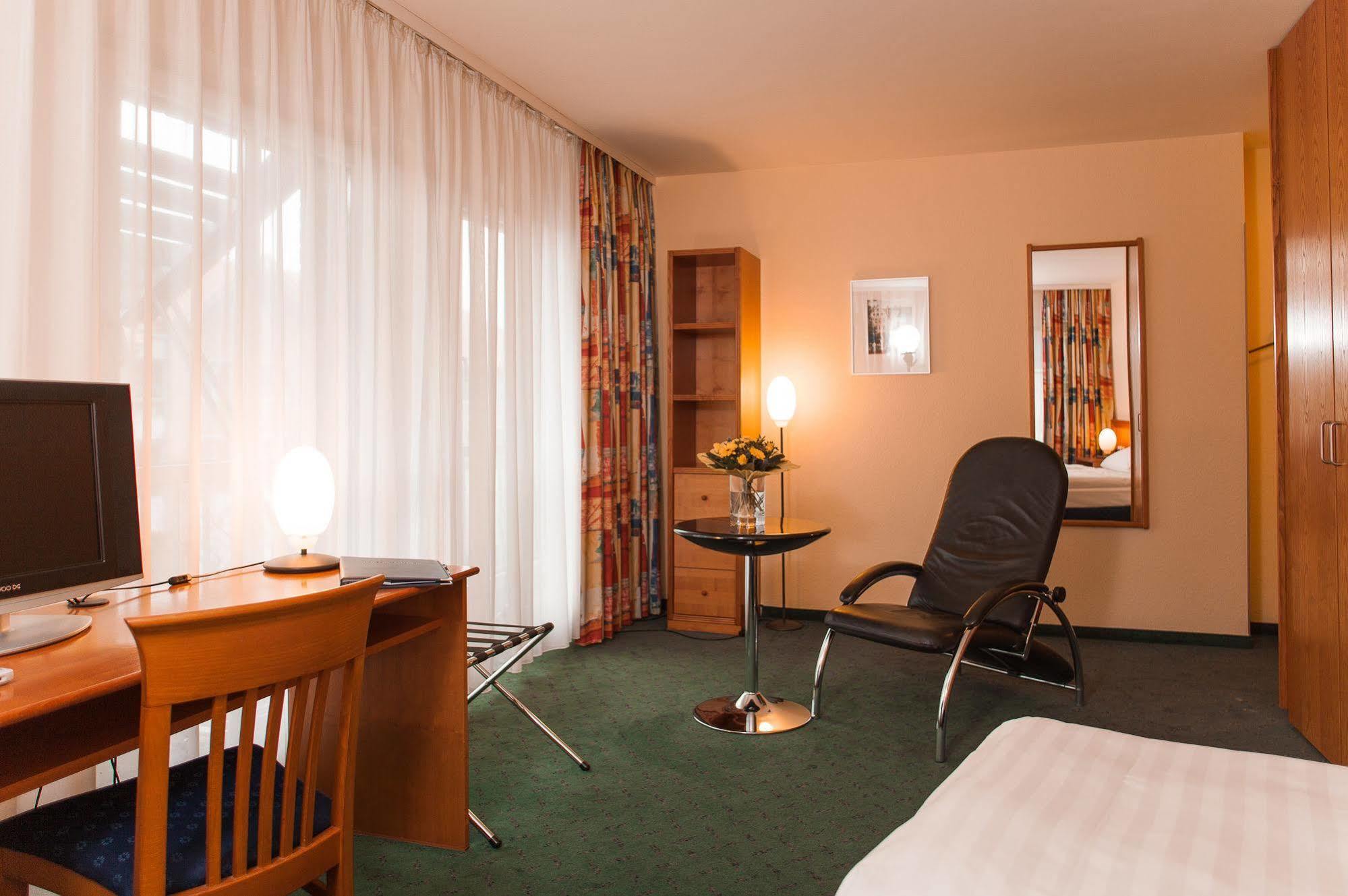 Hotel Zum Deutschen Eck Meerbusch Exterior photo